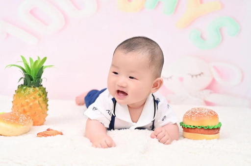 清镇宝宝在妈妈肚子里
